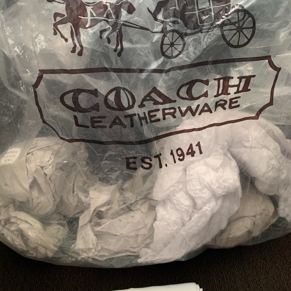 Coach Poppy - Picture 4 of 8